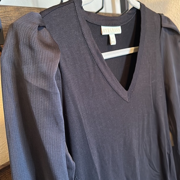 *SOLD* Small Women’s Top by Ryegrass - Picture 2 of 7